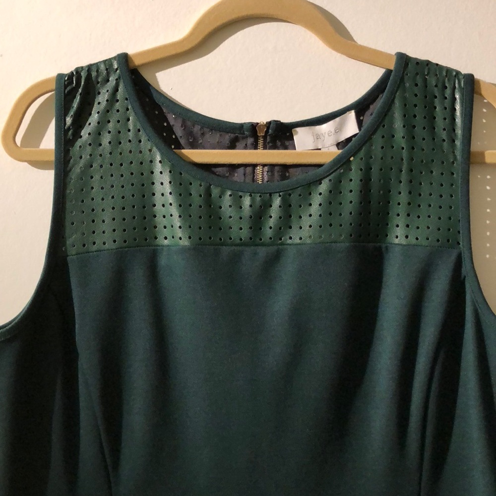 Super cute green dress! 👗